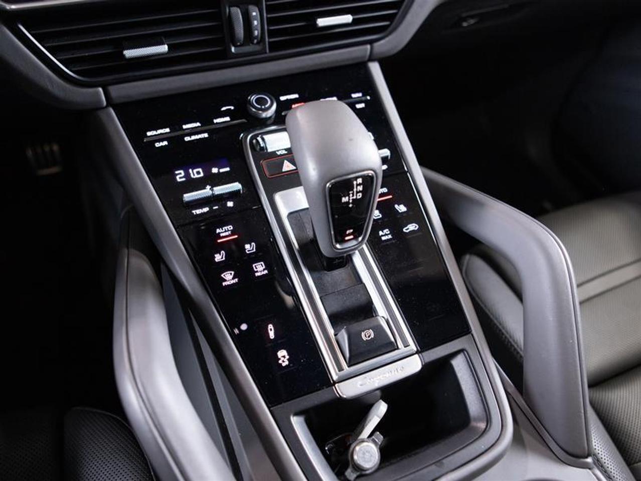 2022 Porsche Cayenne GTS Coupe Photo