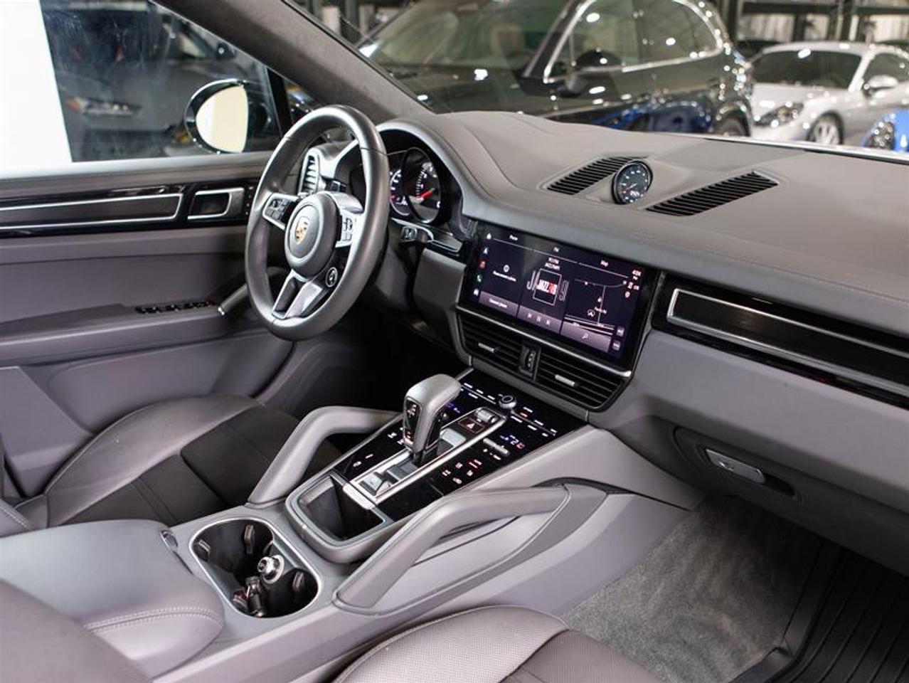 2022 Porsche Cayenne GTS Coupe Photo