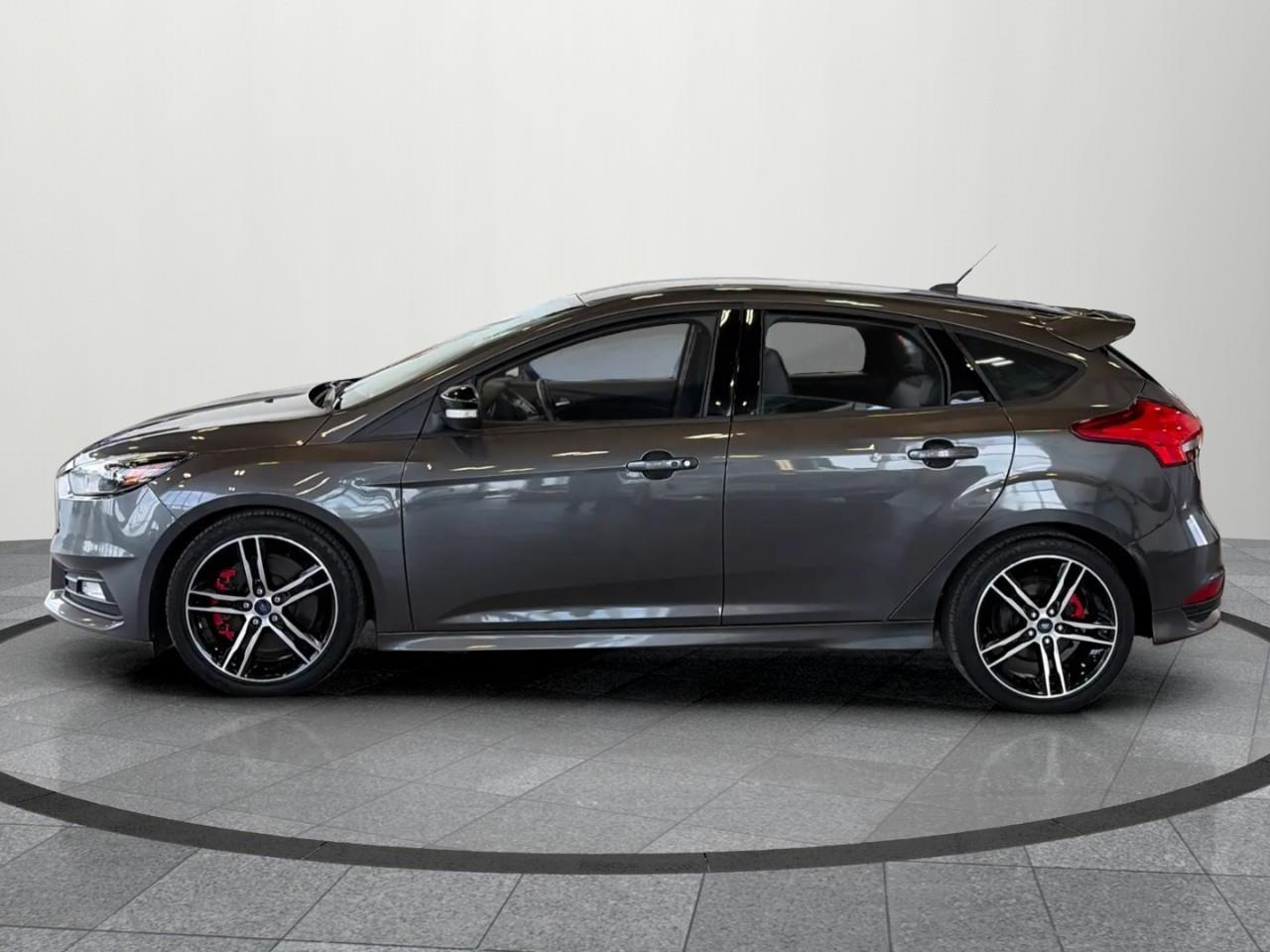 2016 Ford Focus ST Base 4dr Hatchback Photo2
