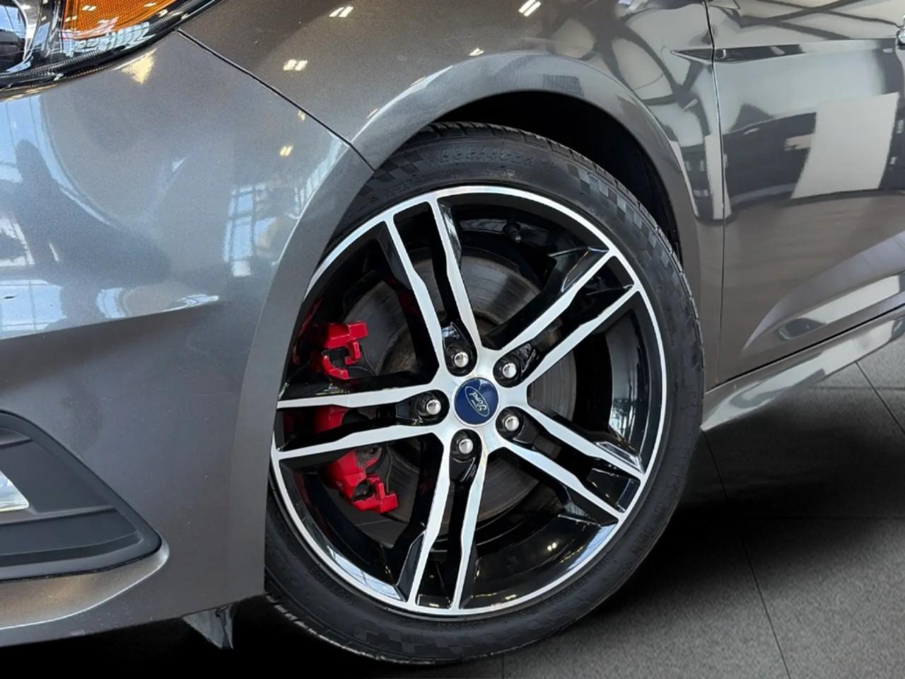 2016 Ford Focus ST Base 4dr Hatchback Photo