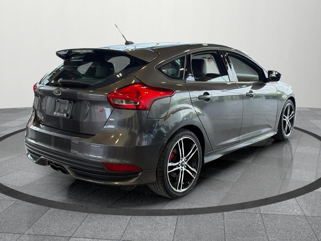 2016 Ford Focus ST Base 4dr Hatchback Photo