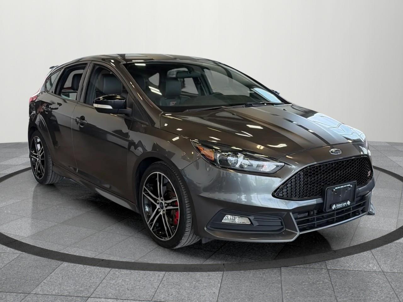2016 Ford Focus ST Base 4dr Hatchback Photo
