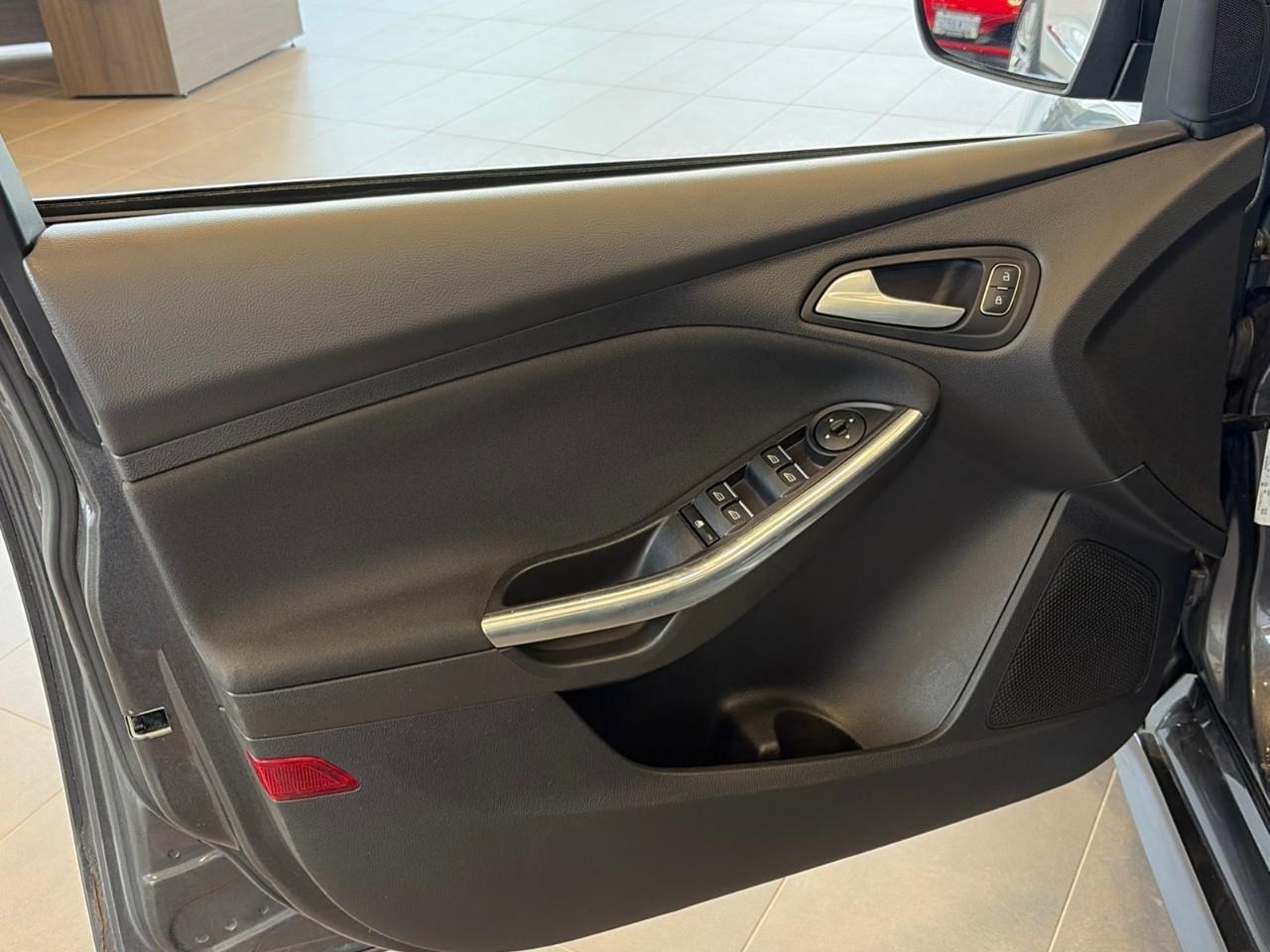 2016 Ford Focus ST Base 4dr Hatchback Photo