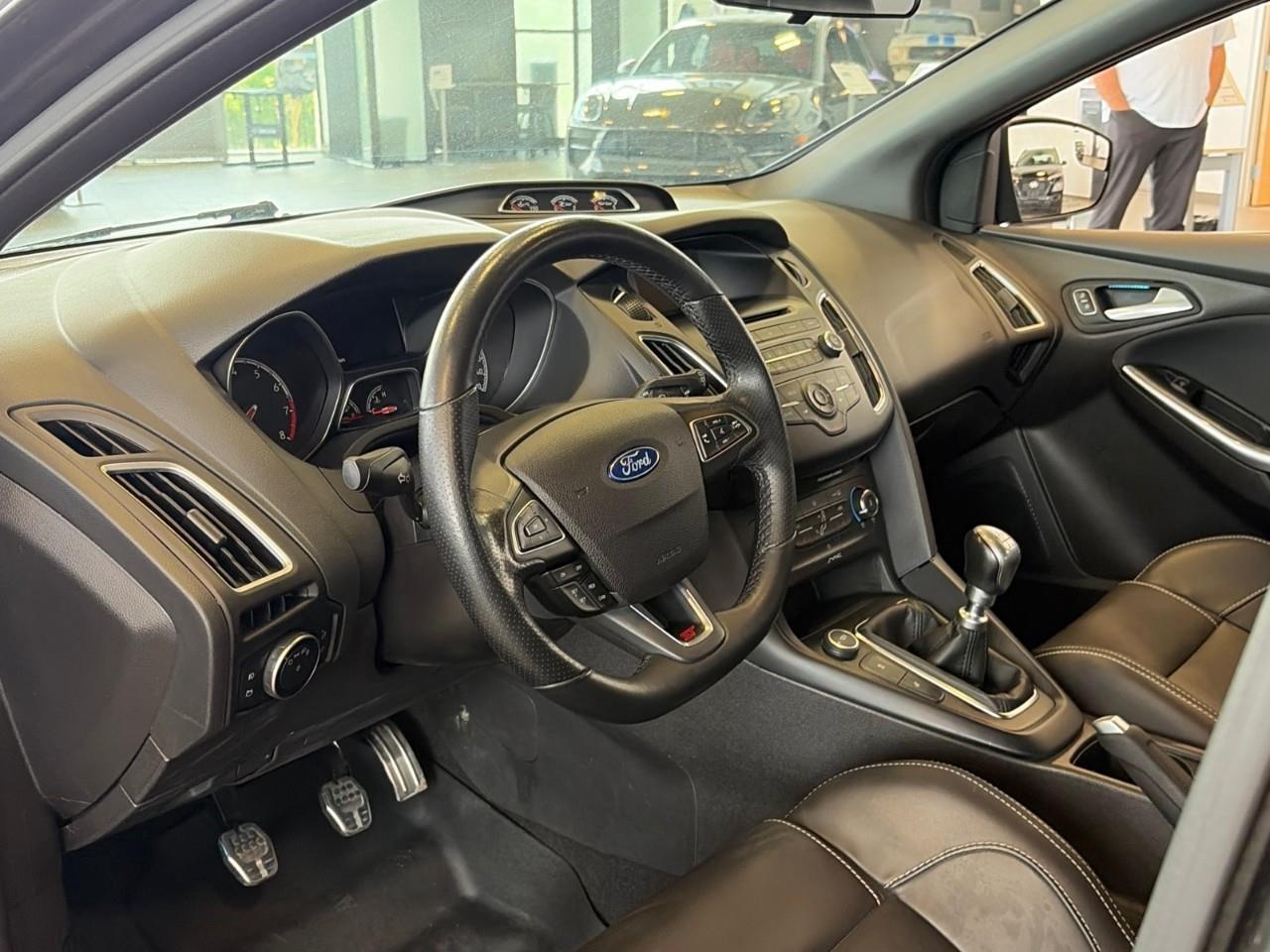 2016 Ford Focus ST Base 4dr Hatchback Photo