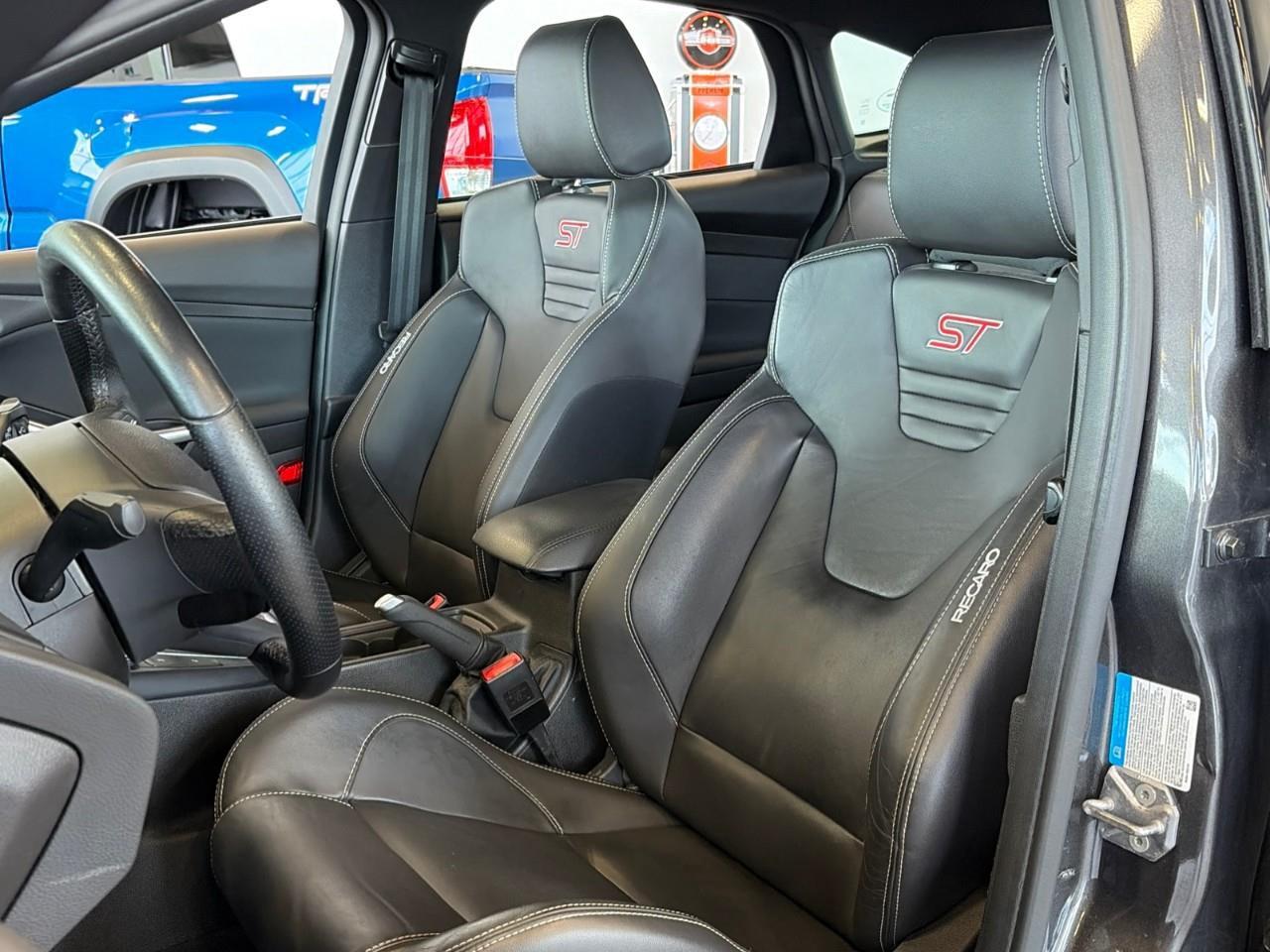 2016 Ford Focus ST Base 4dr Hatchback Photo