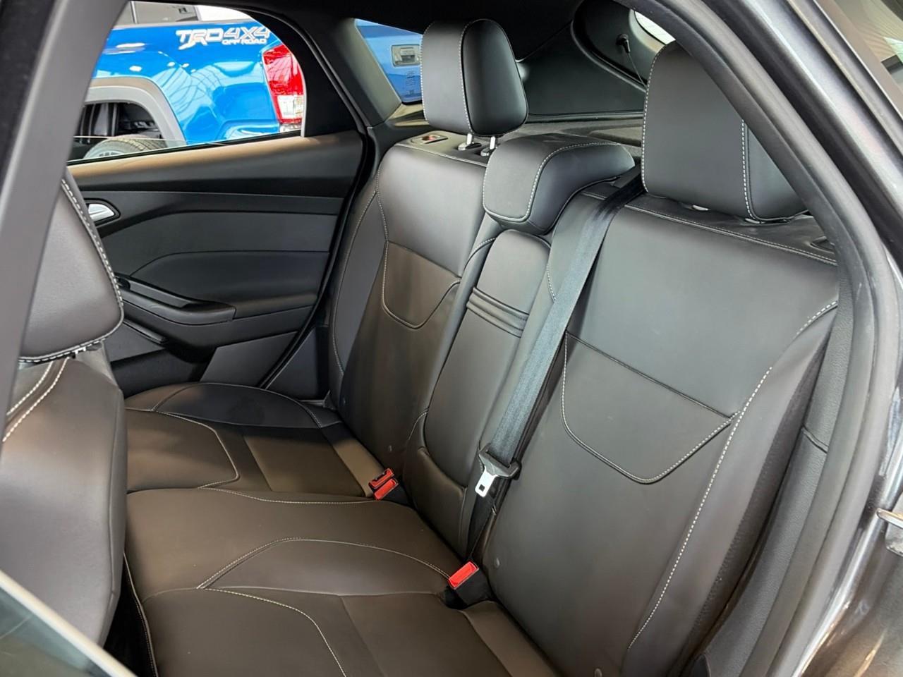 2016 Ford Focus ST Base 4dr Hatchback Photo