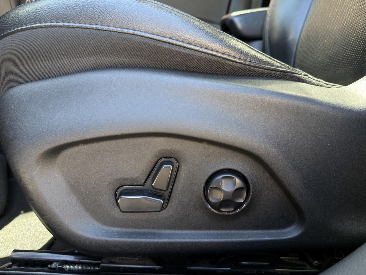 2019 Jeep Compass High Altitude 4X4   Pano Roof   Leather   Blind Sp Photo
