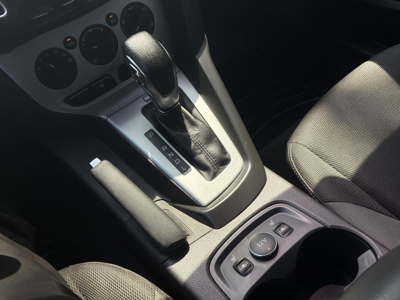 2014 Ford Focus SE   Heated Seats   Carplay + Android Auto   Cruis Photo