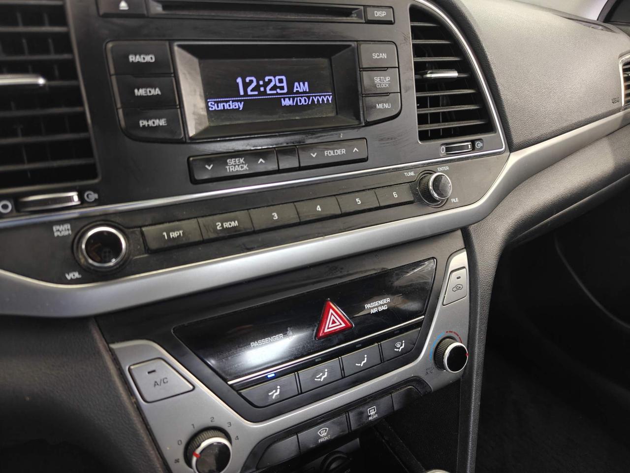 2017 Hyundai Elantra LE (A6) 4dr Sedan Photo