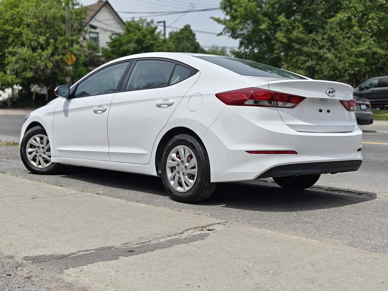 2017 Hyundai Elantra LE (A6) 4dr Sedan Photo