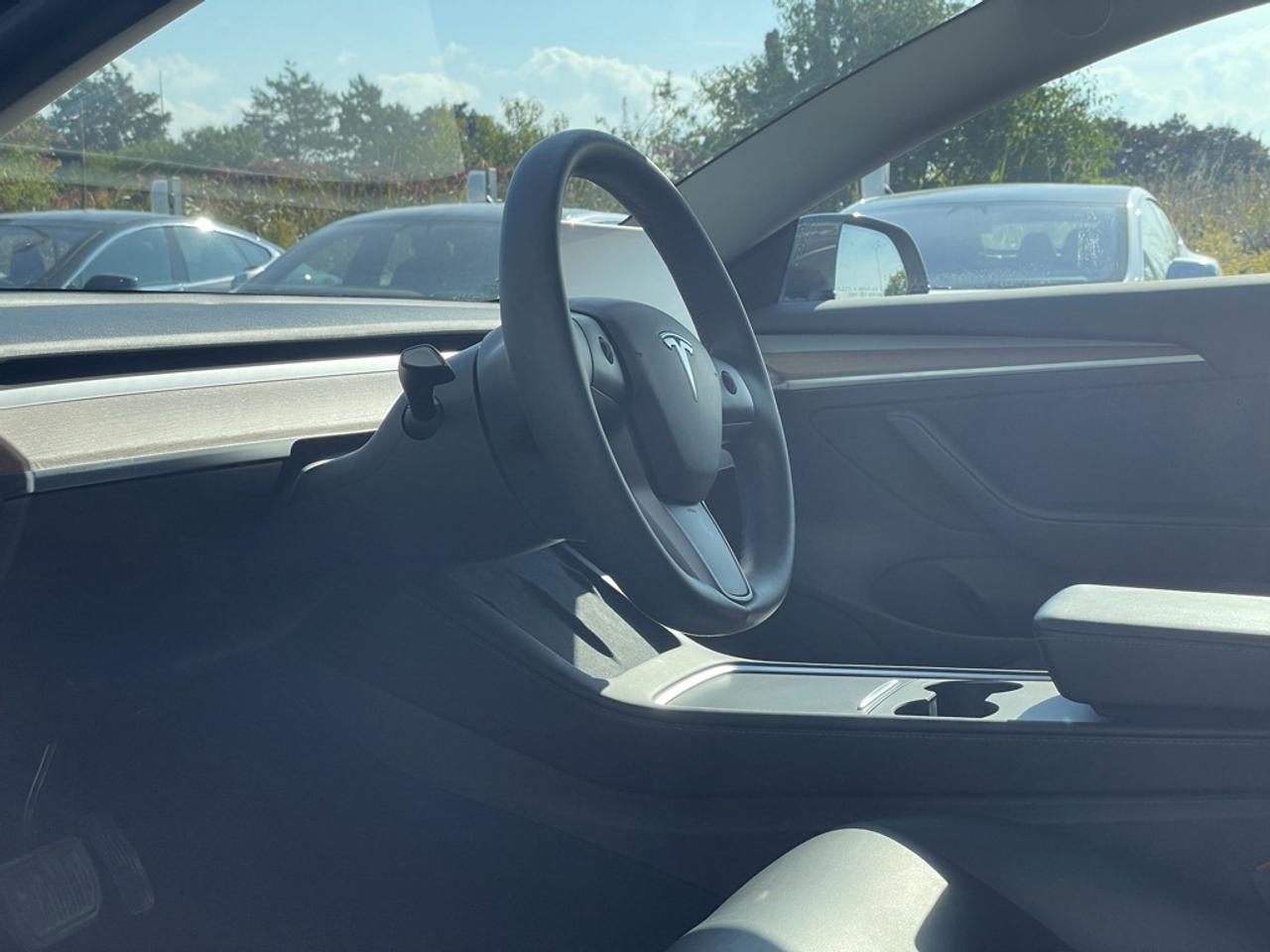 2021 Tesla Model 3 Standard Range Plus RWD   1 Owner! No Extra Fees! Photo