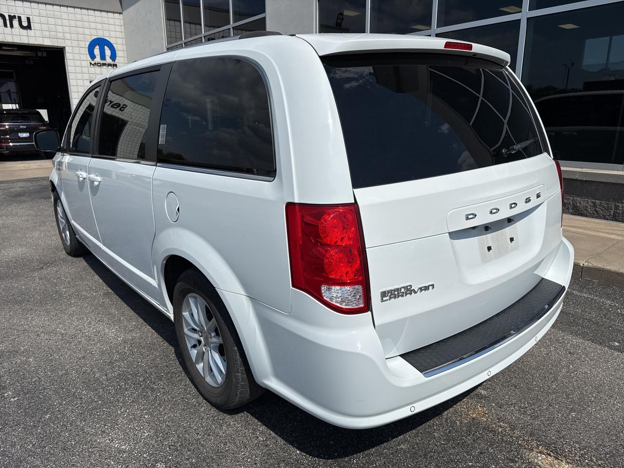 2020 Dodge Grand Caravan PREMIUM PLUS Photo2