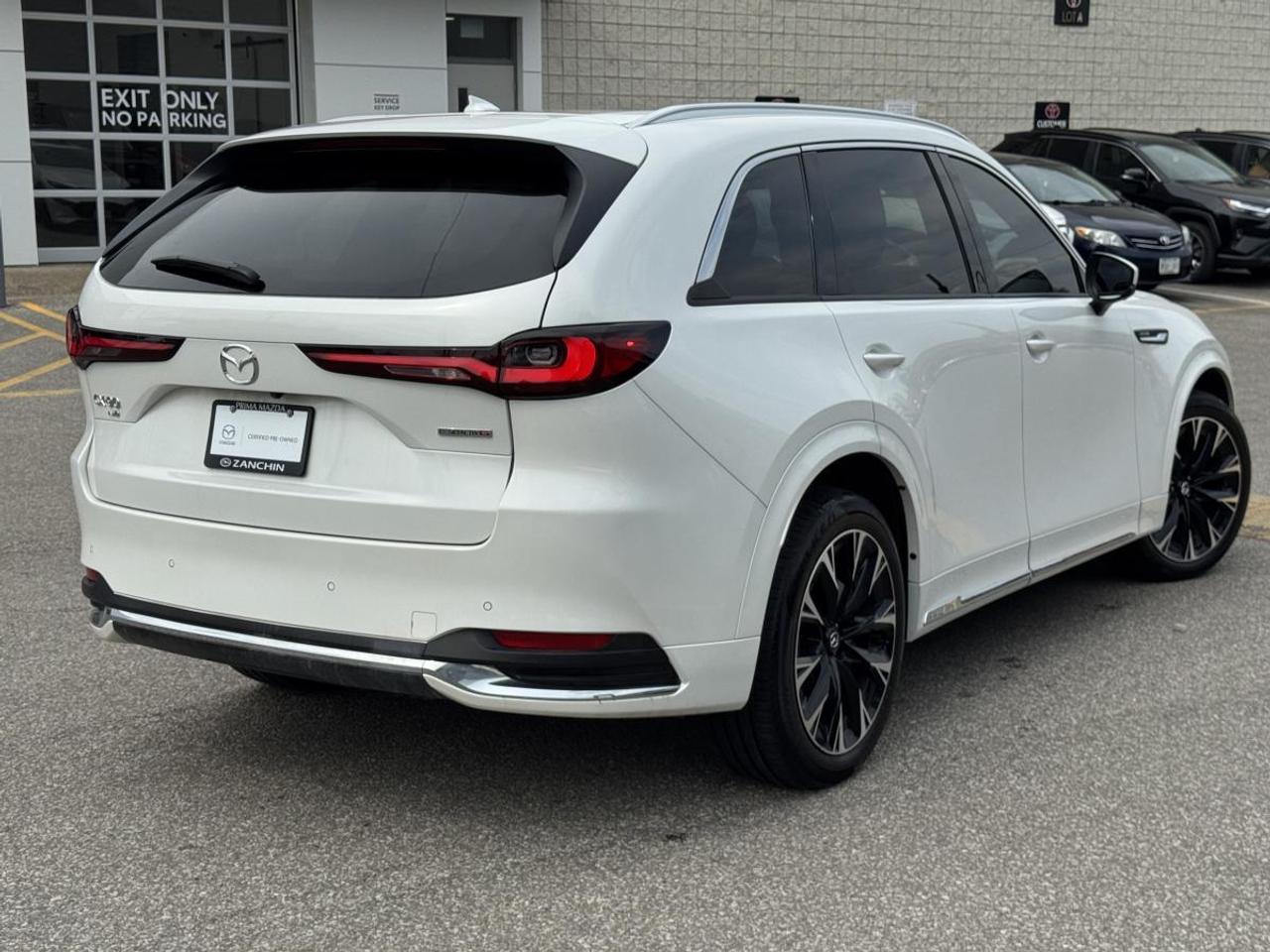 2024 Mazda CX-90 MHEV SIGNATURE/ ONLY 23K/ EXTENDED WARRANTY/ 3.95% RATE Photo