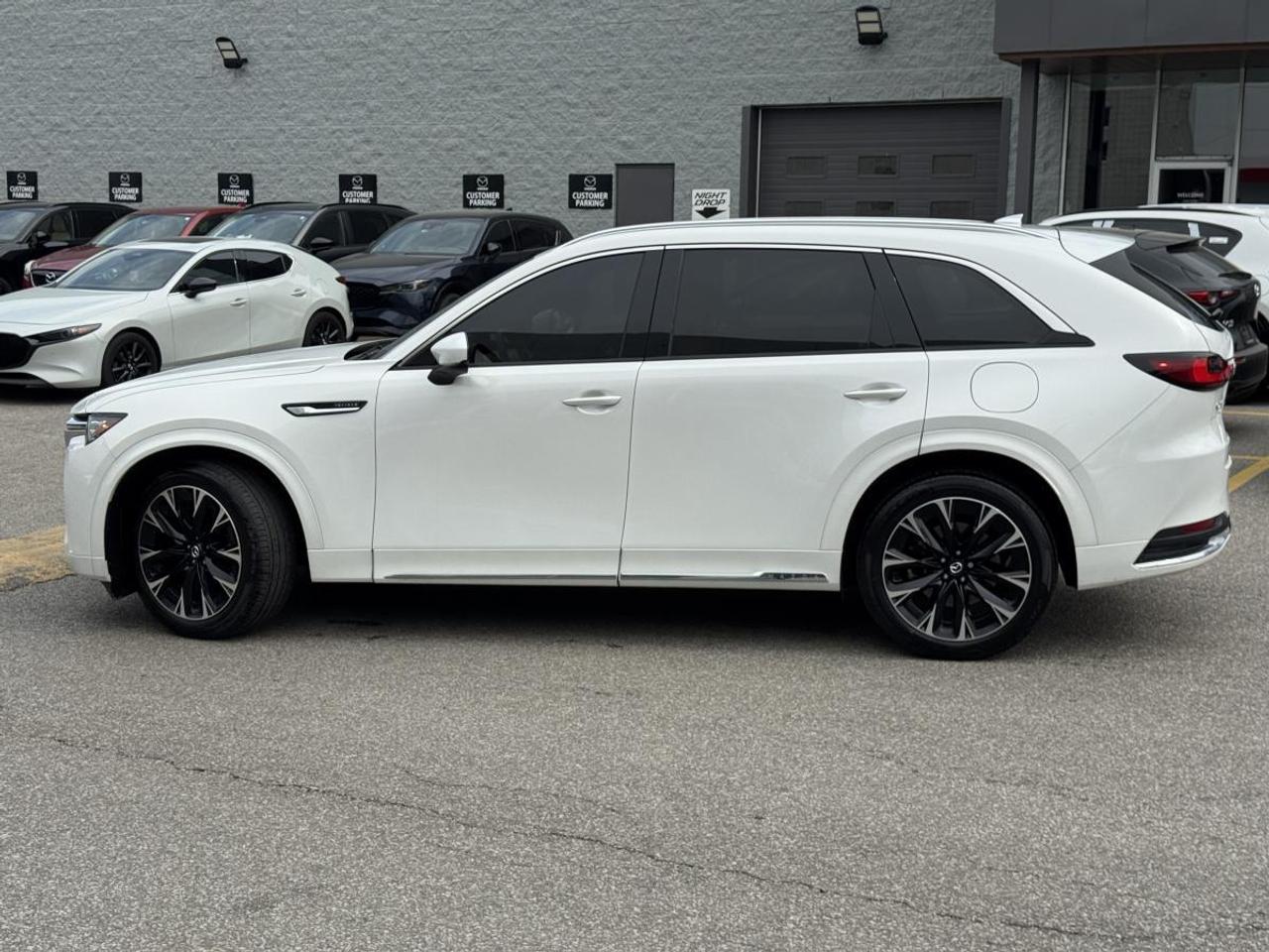2024 Mazda CX-90 MHEV SIGNATURE/ ONLY 23K/ EXTENDED WARRANTY/ 3.95% RATE Photo