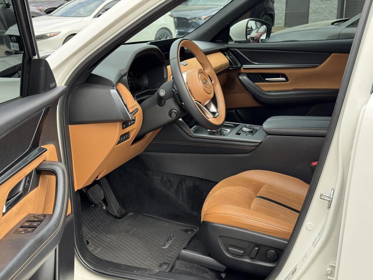 2024 Mazda CX-90 MHEV SIGNATURE/ ONLY 23K/ EXTENDED WARRANTY/ 3.95% RATE Photo
