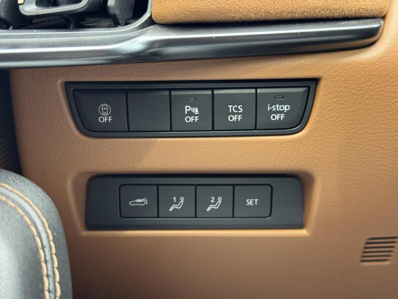 2024 Mazda CX-90 MHEV SIGNATURE/ ONLY 23K/ EXTENDED WARRANTY/ 3.95% RATE Photo