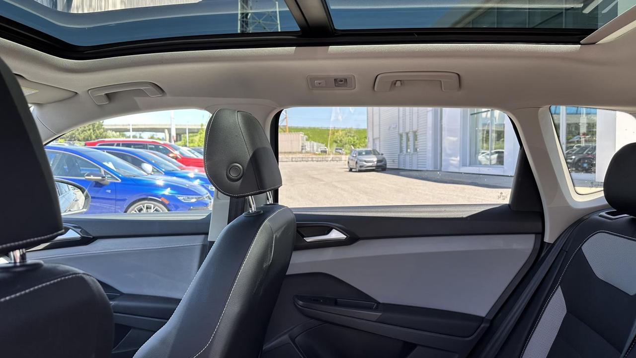 2022 Volkswagen Taos Highline 1.5T 7sp at DSG w/ Tip 4M Photo