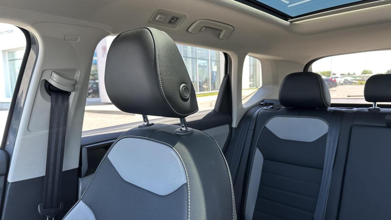 2022 Volkswagen Taos Highline 1.5T 7sp at DSG w/ Tip 4M Photo