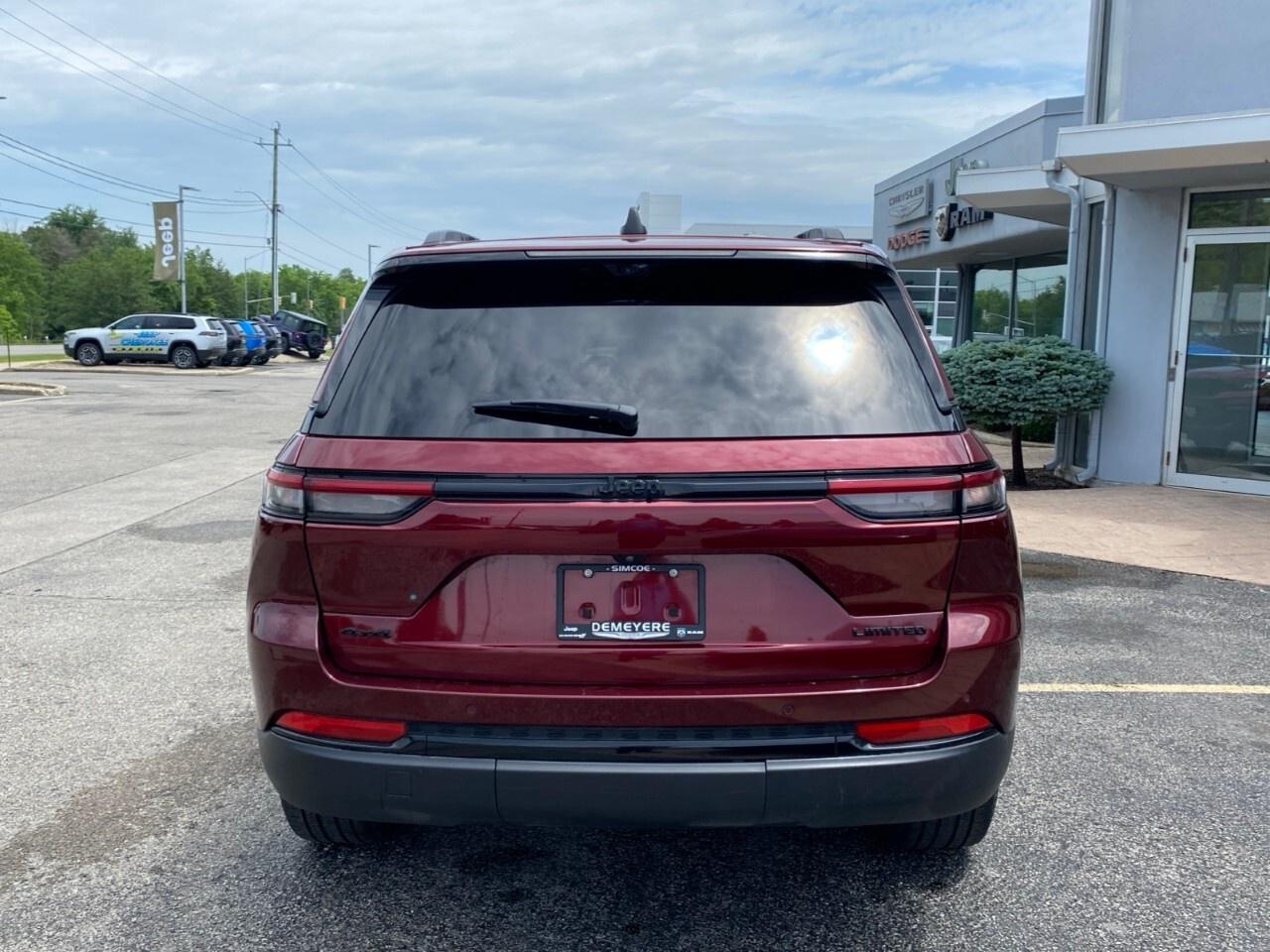 2023 Jeep Grand Cherokee LIMITED 4X4 Photo
