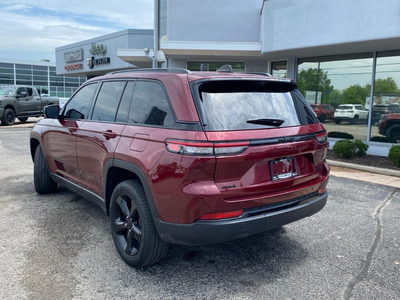 2023 Jeep Grand Cherokee LIMITED 4X4 Photo2