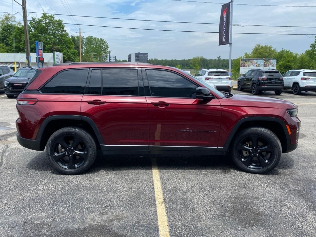 2023 Jeep Grand Cherokee LIMITED 4X4 Photo