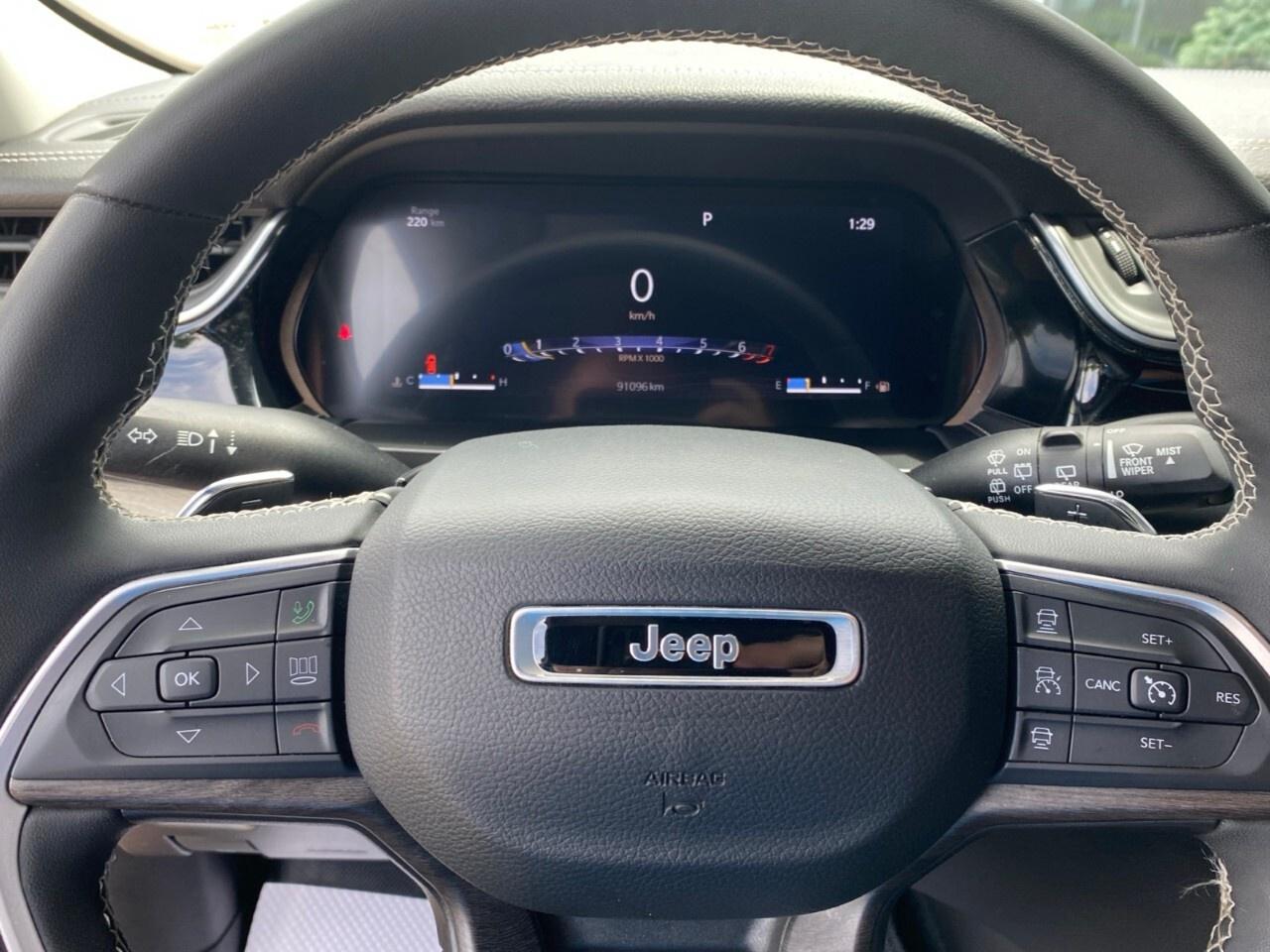 2023 Jeep Grand Cherokee LIMITED 4X4 Photo