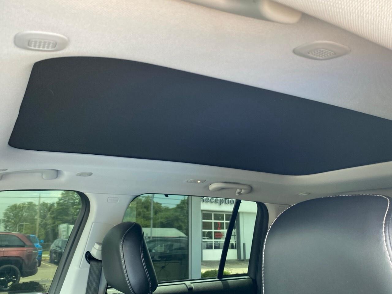 2023 Jeep Grand Cherokee LIMITED 4X4 Photo