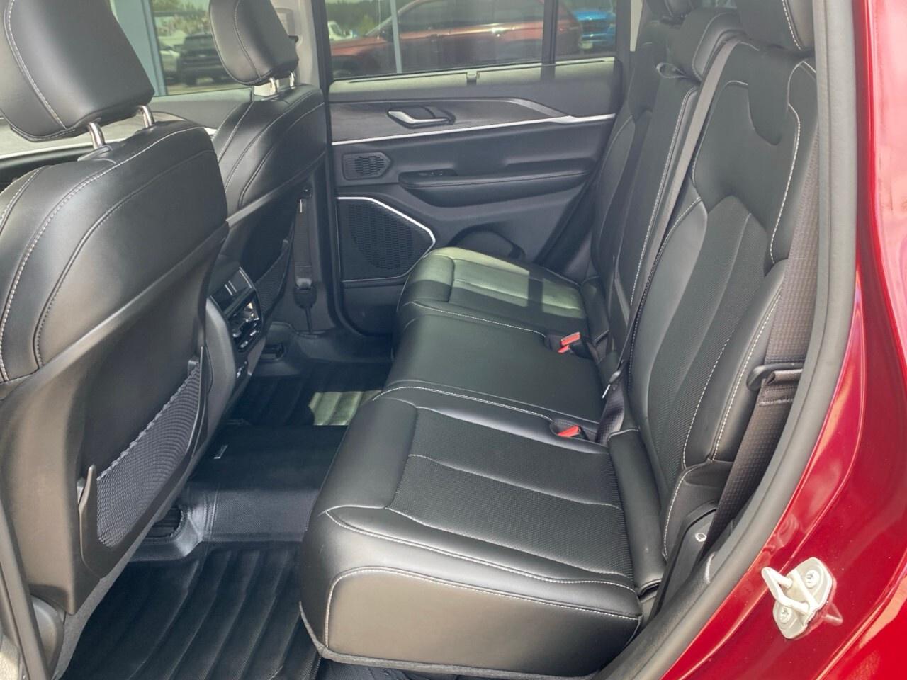 2023 Jeep Grand Cherokee LIMITED 4X4 Photo