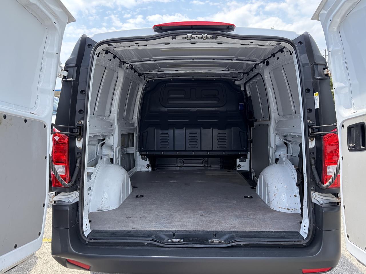 2023 Mercedes-Benz Metris Cargo Van 126WB, HEATED SEATS, PARTITION, HARD FLOOR,CRUISE Photo