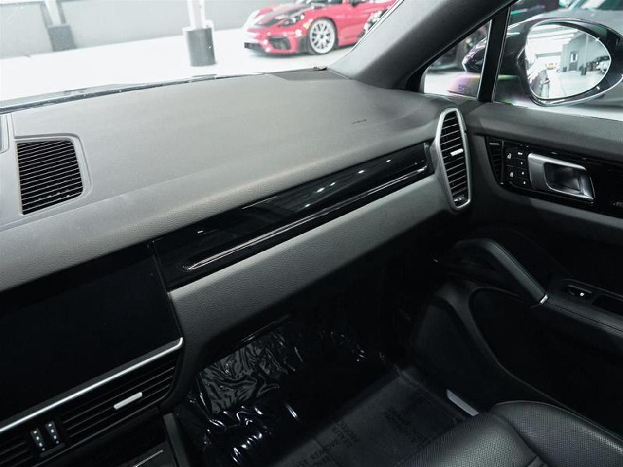 2023 Porsche Cayenne Coupe Photo