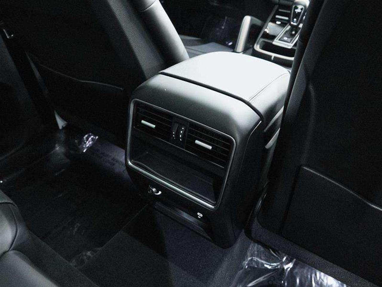 2023 Porsche Cayenne Coupe Photo