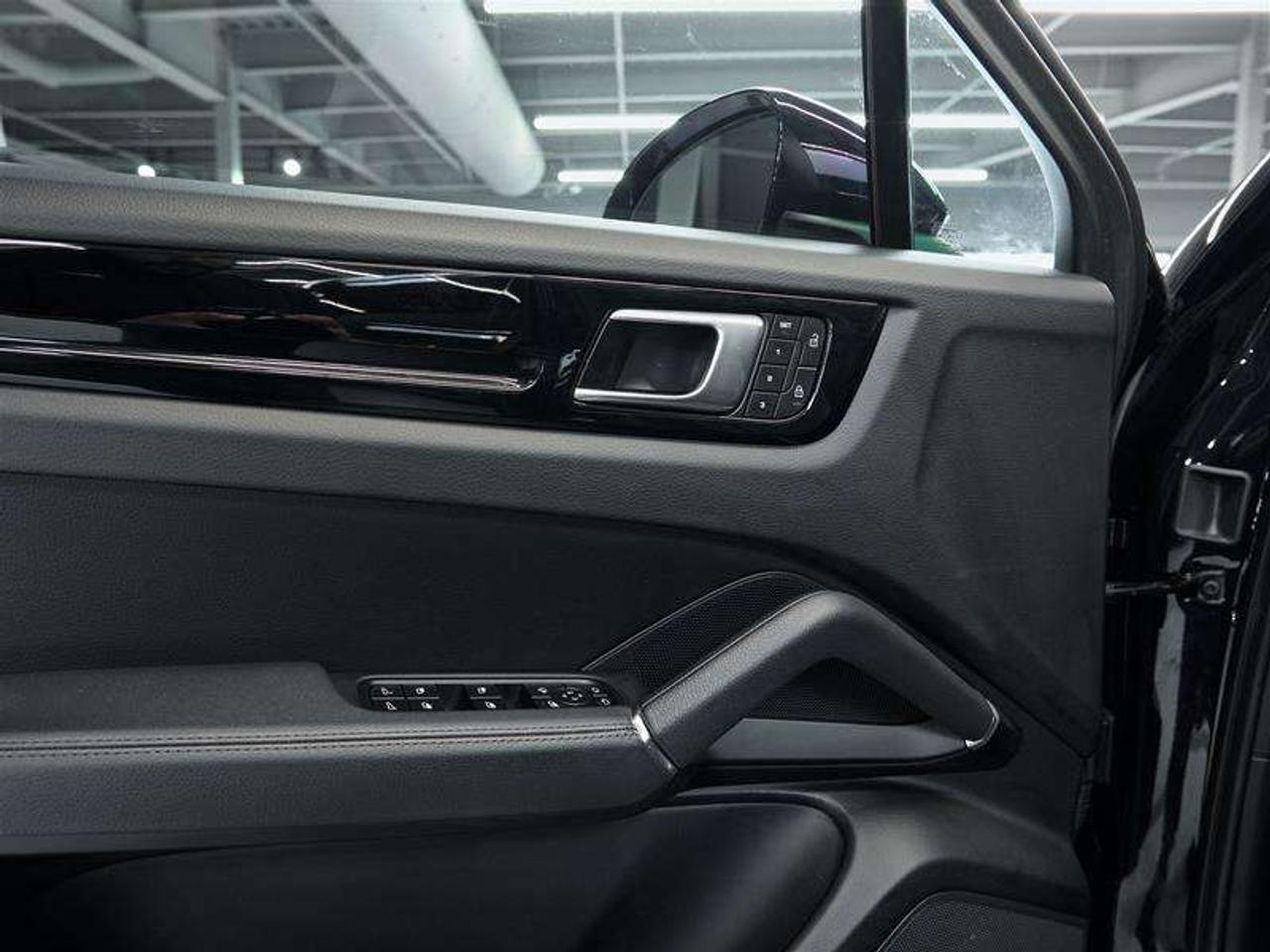 2023 Porsche Cayenne Coupe Photo