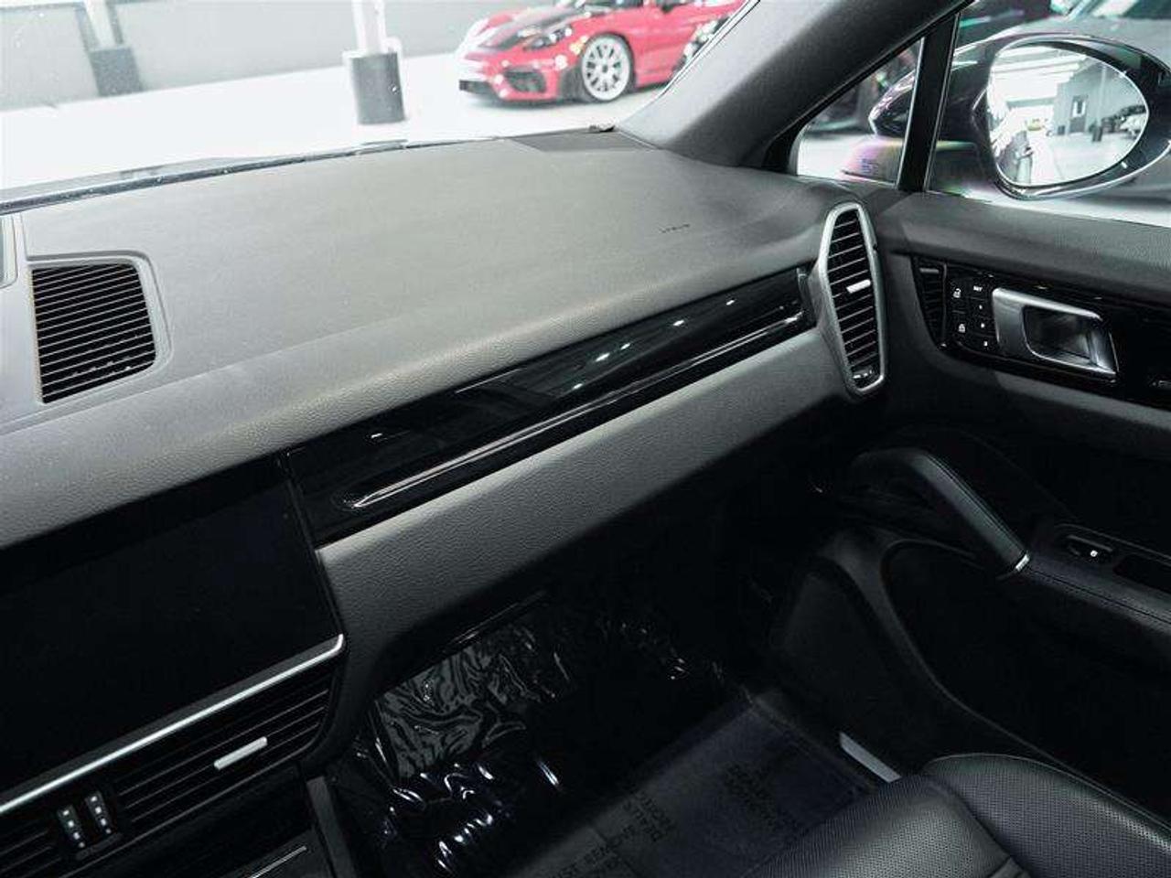 2023 Porsche Cayenne Coupe Photo