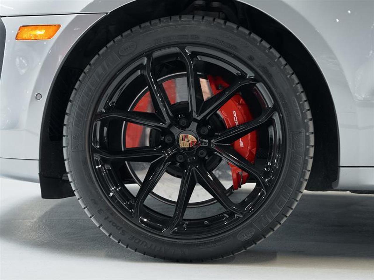 2024 Porsche Macan GTS AWD Photo