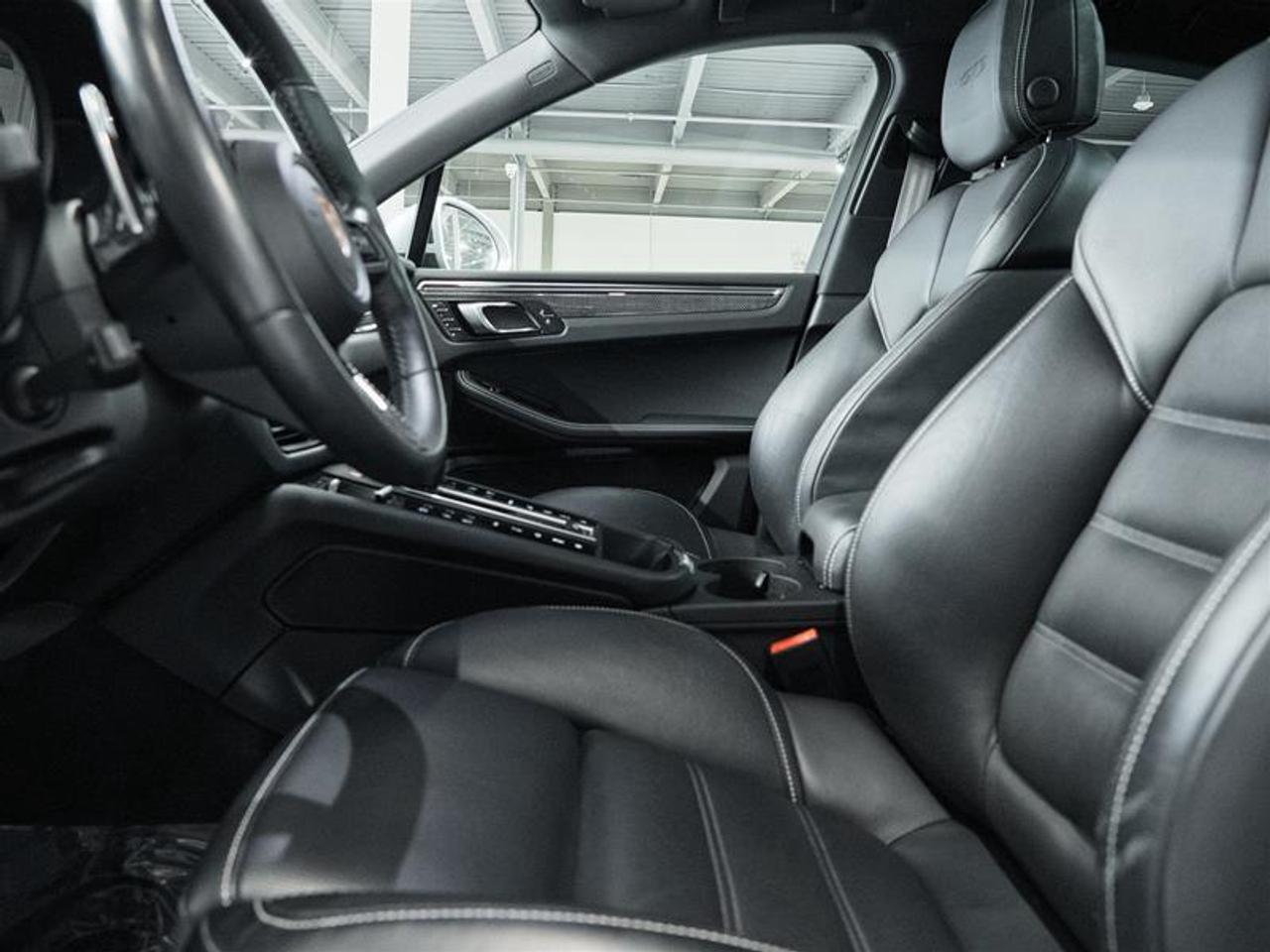 2024 Porsche Macan GTS AWD Photo