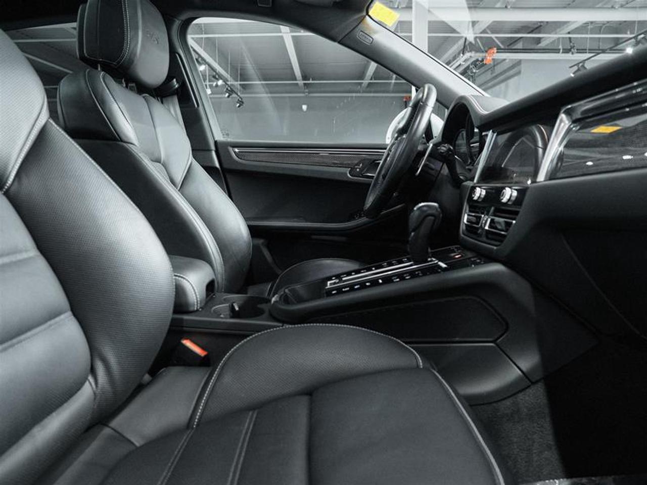 2024 Porsche Macan GTS AWD Photo