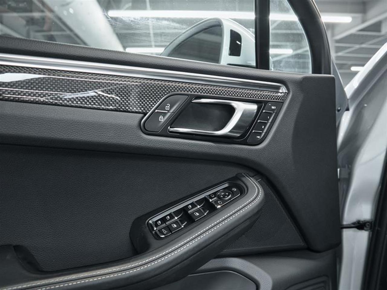 2024 Porsche Macan GTS AWD Photo