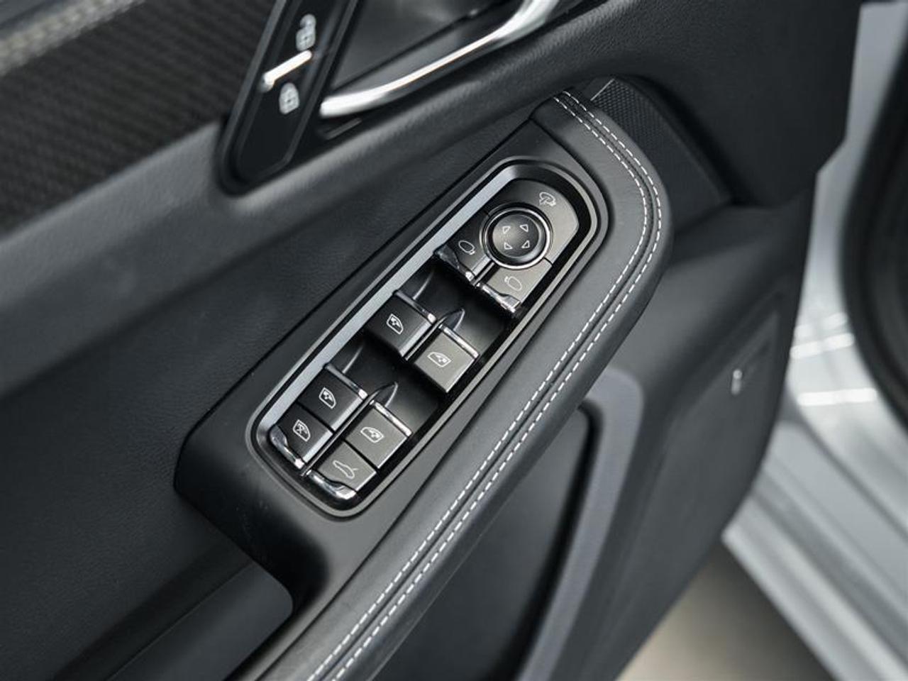 2024 Porsche Macan GTS AWD Photo