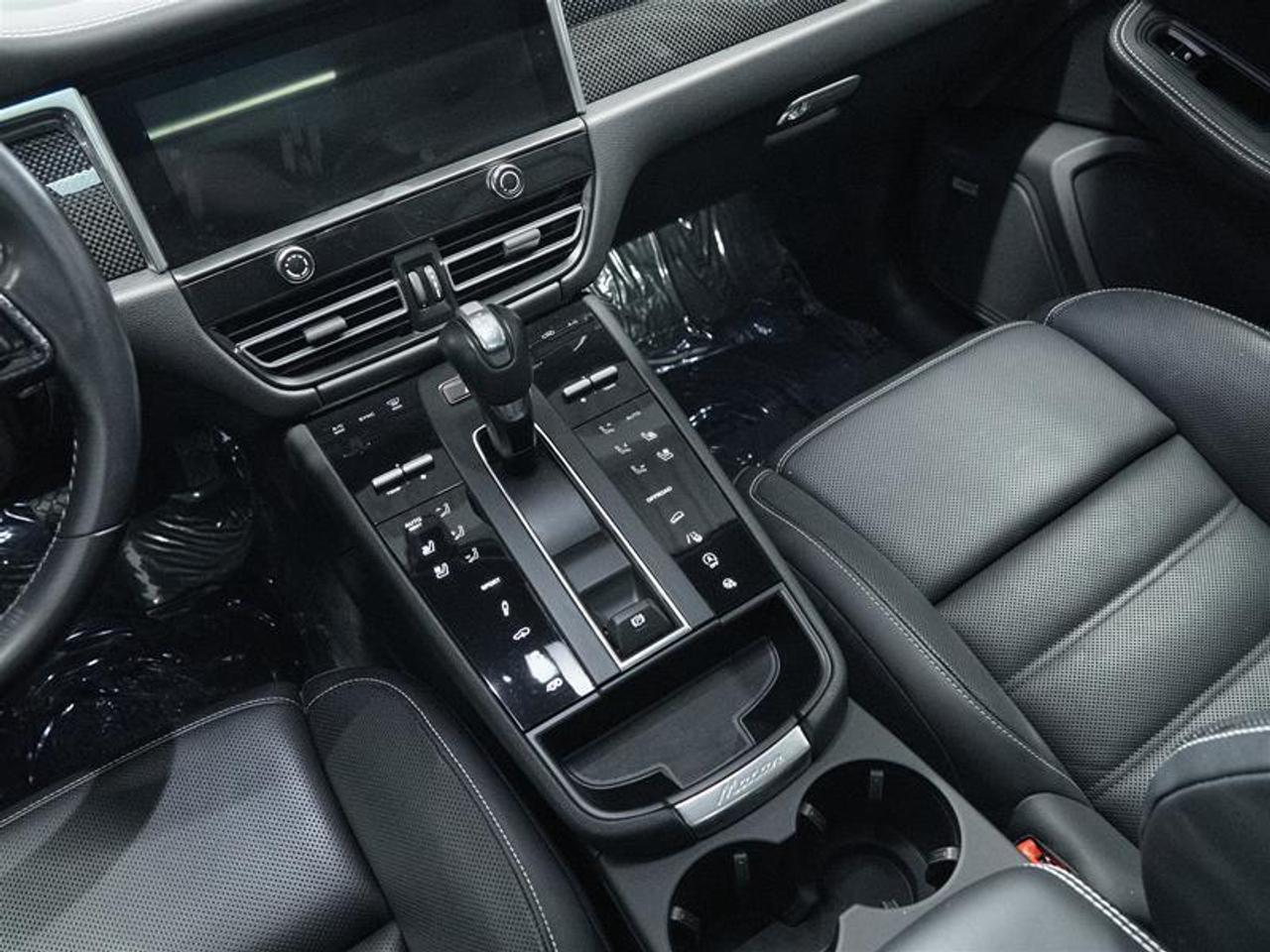 2024 Porsche Macan GTS AWD Photo
