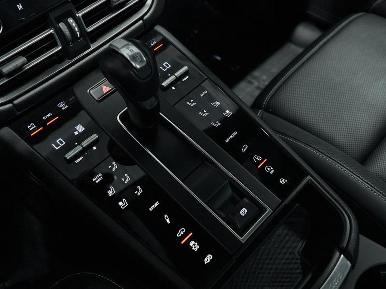 2024 Porsche Macan GTS AWD Photo