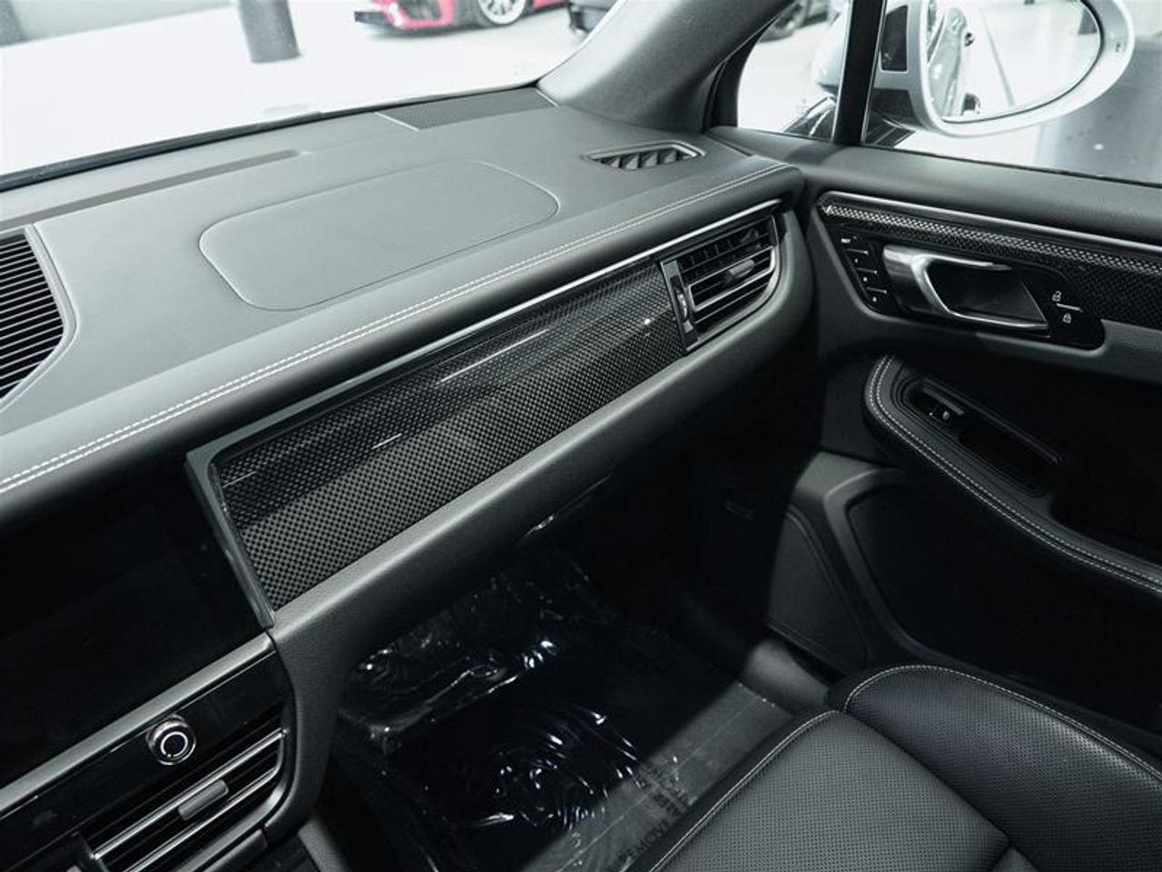 2024 Porsche Macan GTS AWD Photo
