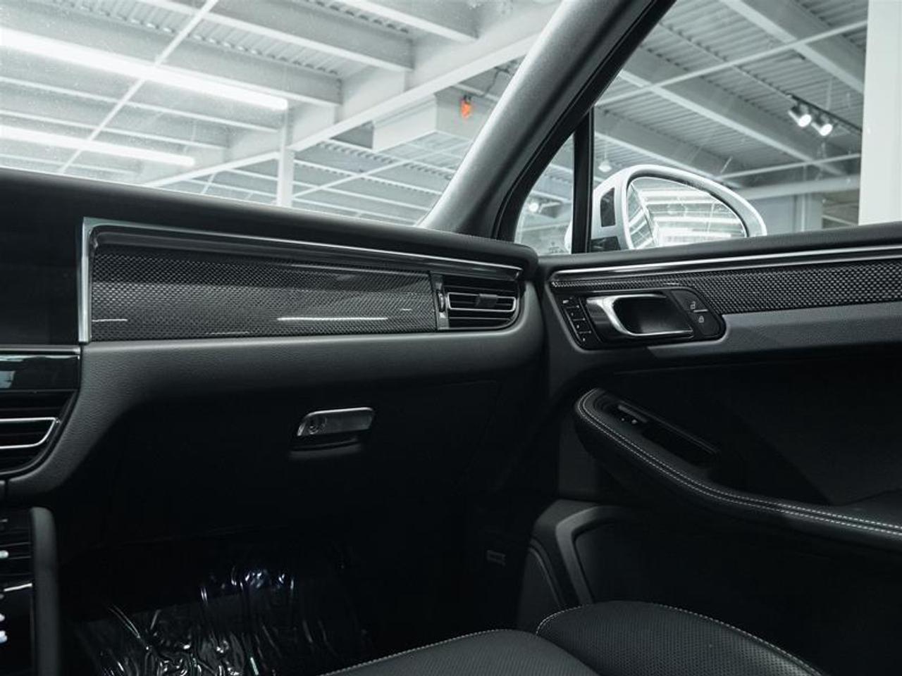 2024 Porsche Macan GTS AWD Photo
