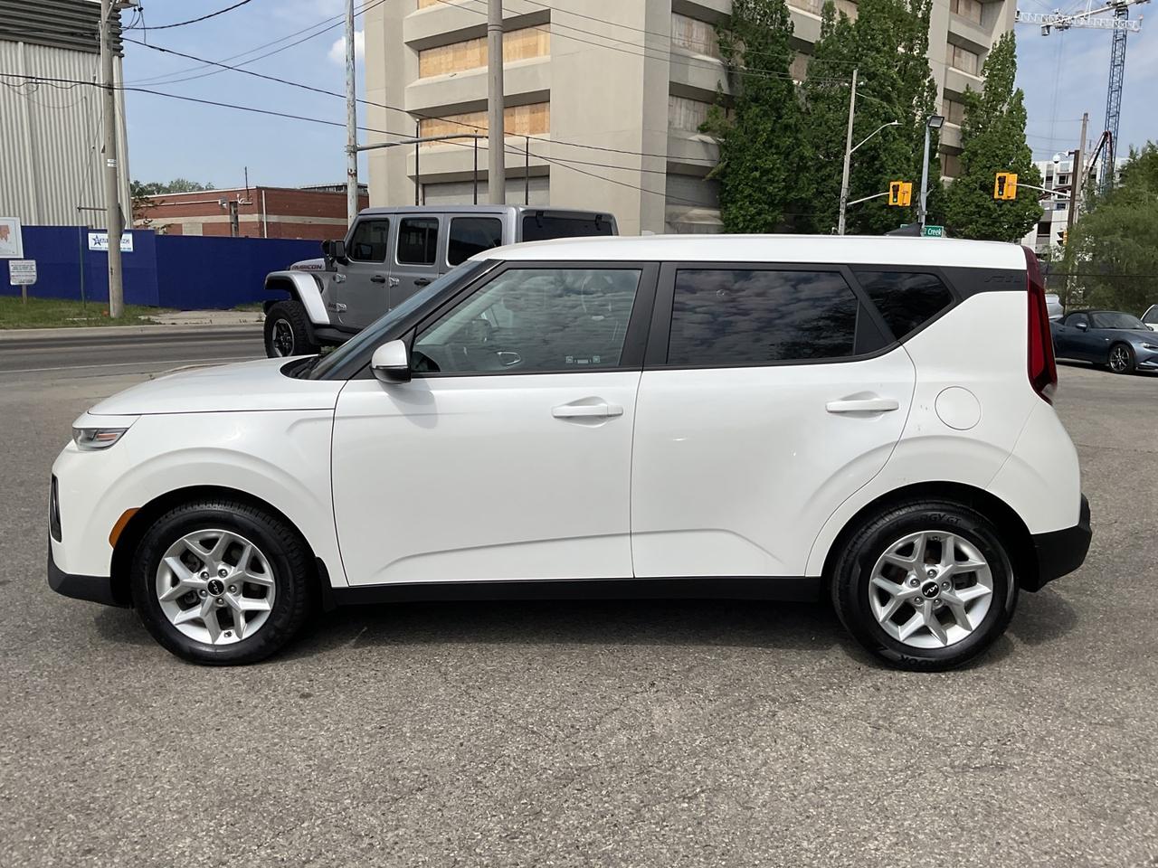 2022 Kia Soul EX - ALLOYS! BACK-UP CAM! BSM! CAR PLAY! Photo3
