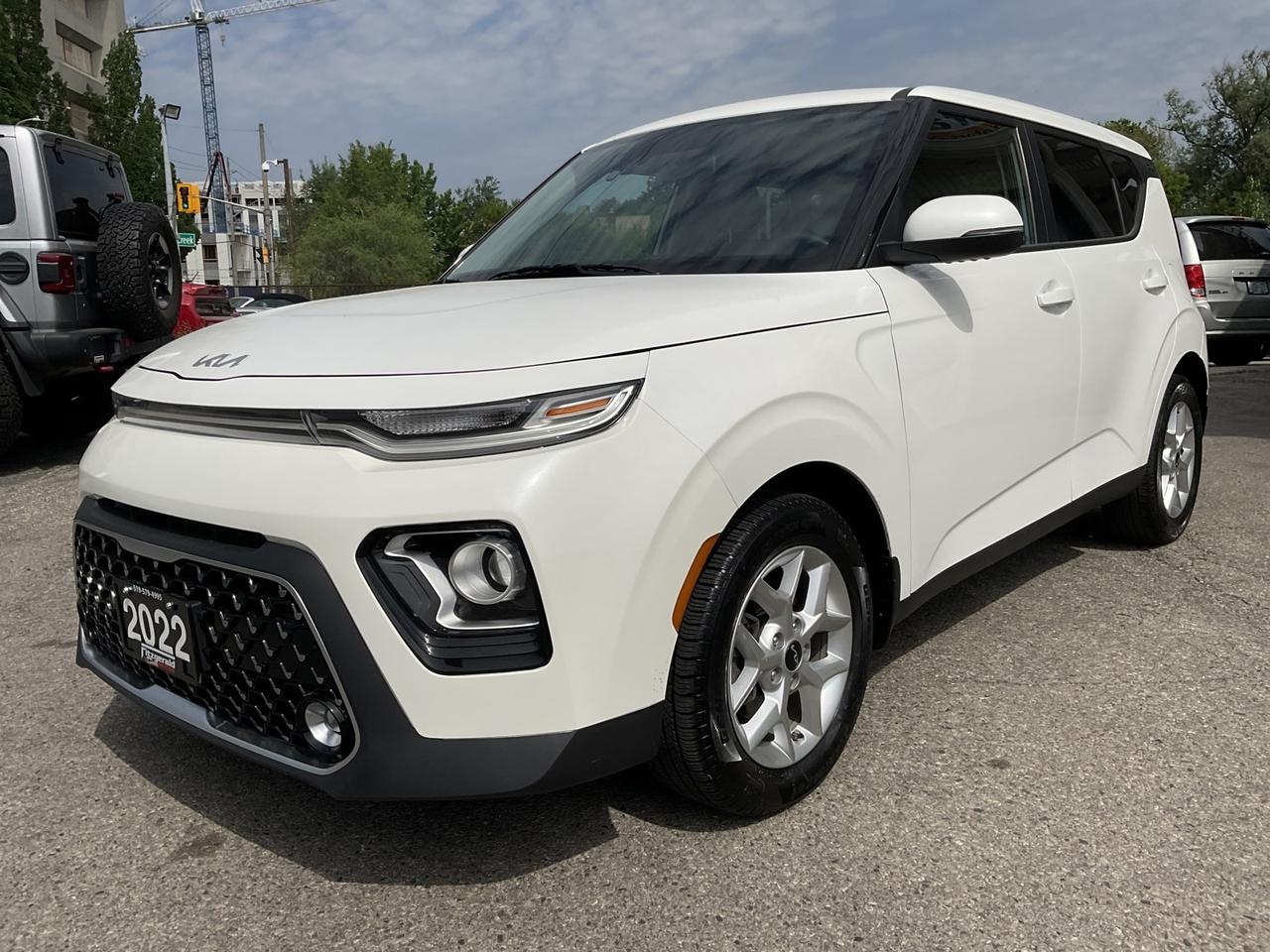 2022 Kia Soul EX - ALLOYS! BACK-UP CAM! BSM! CAR PLAY! Photo
