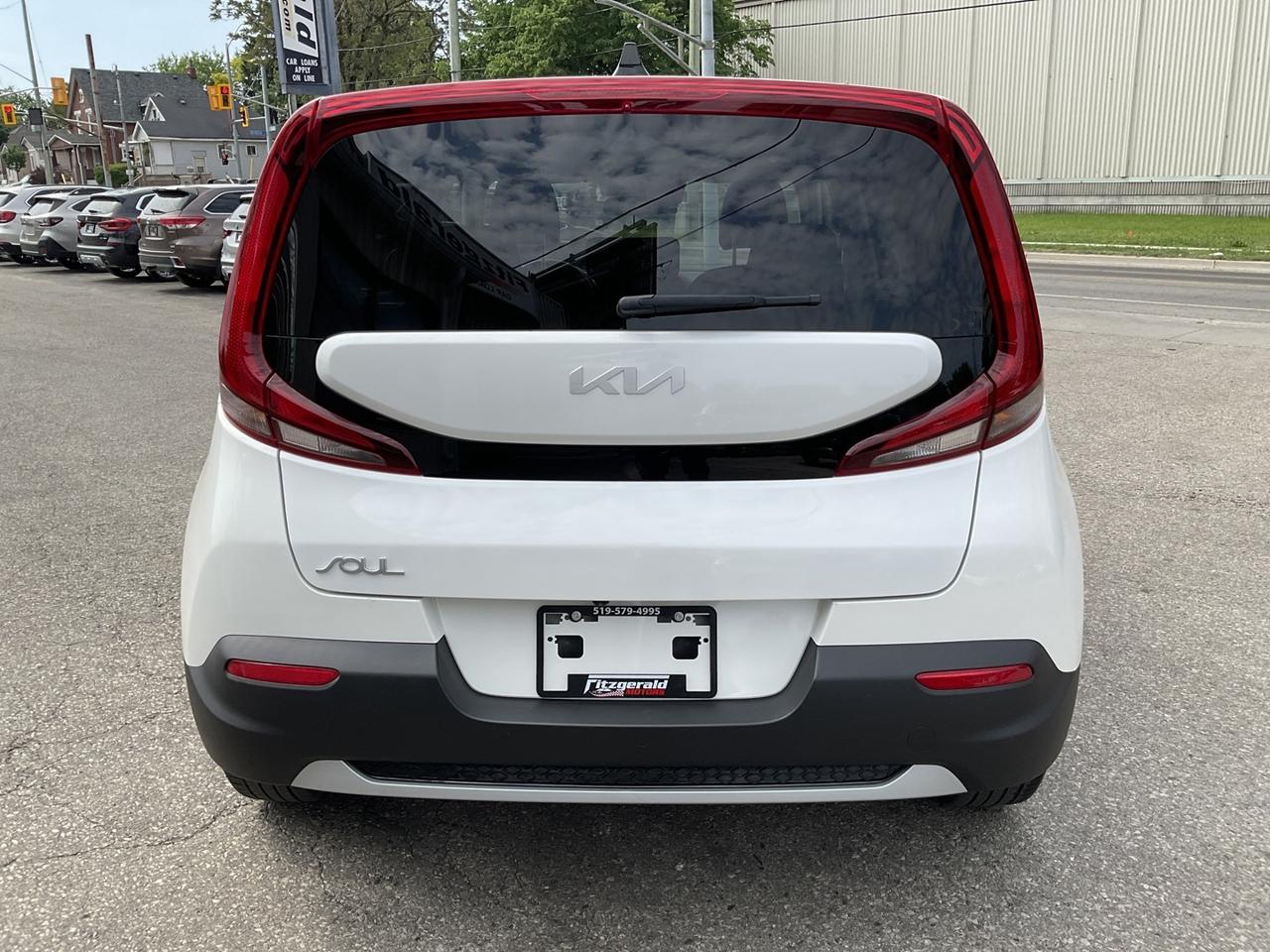 2022 Kia Soul EX - ALLOYS! BACK-UP CAM! BSM! CAR PLAY! Photo