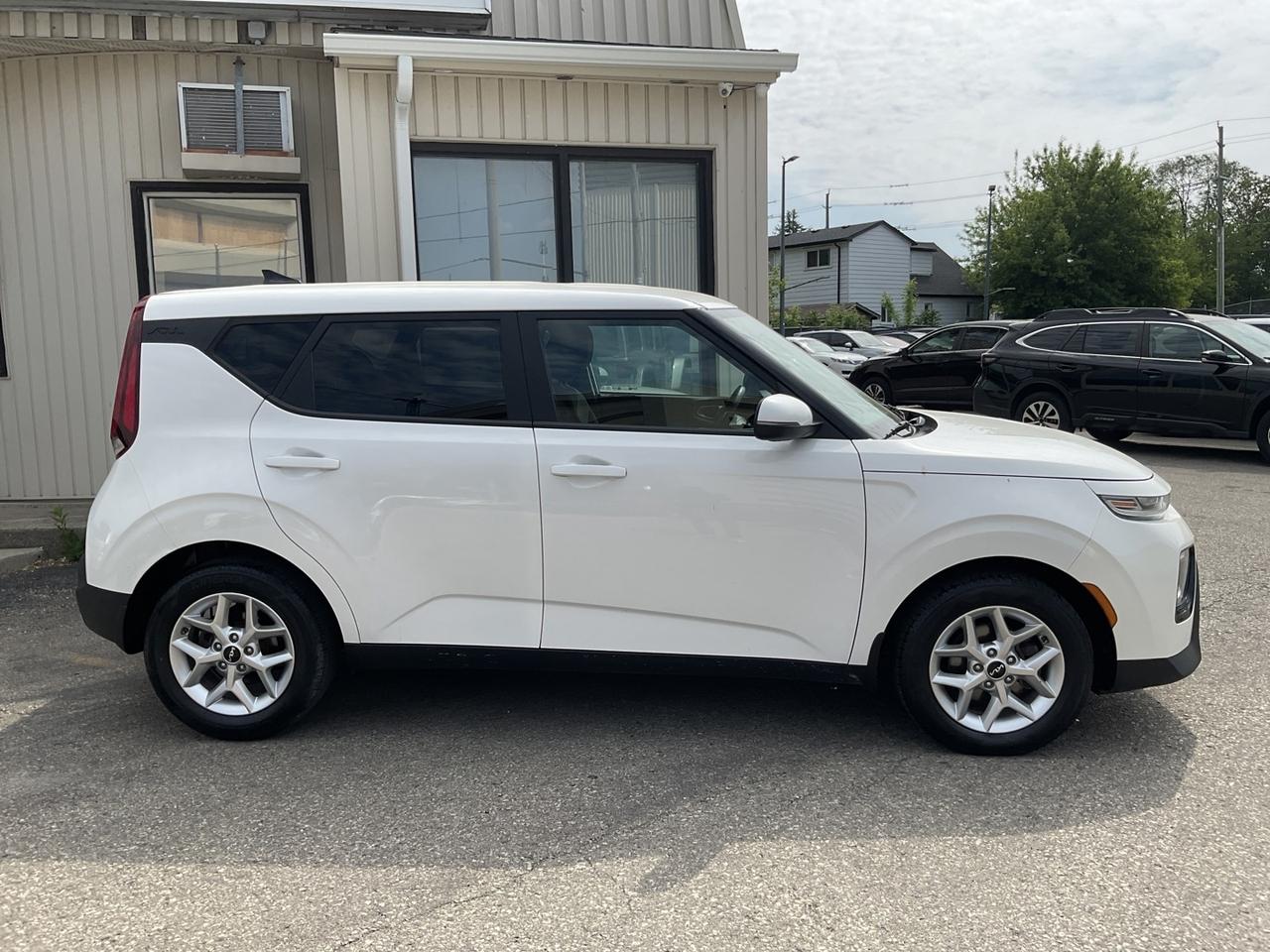 2022 Kia Soul EX - ALLOYS! BACK-UP CAM! BSM! CAR PLAY! Photo