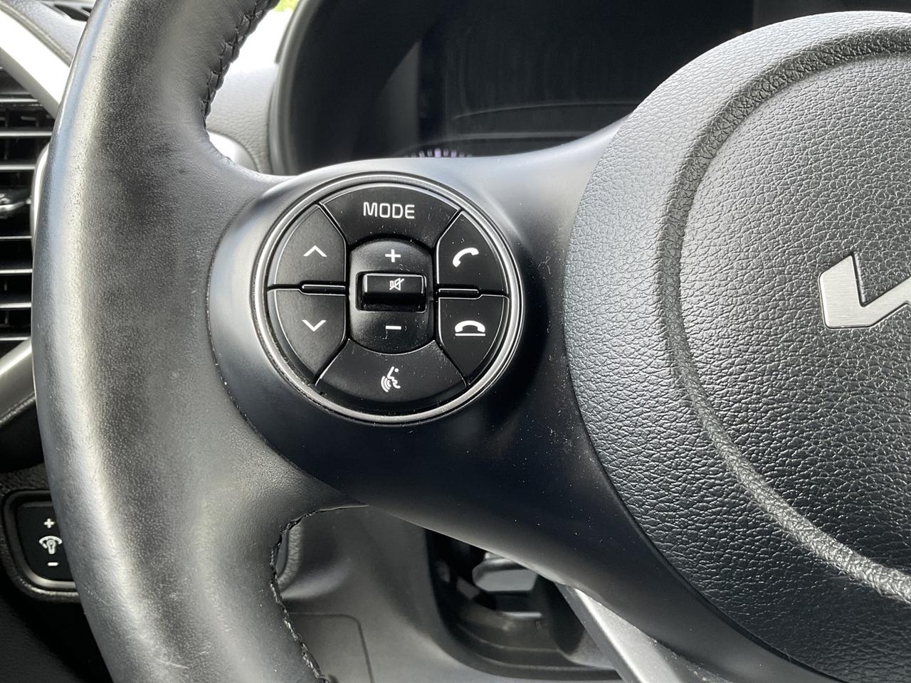 2022 Kia Soul EX - ALLOYS! BACK-UP CAM! BSM! CAR PLAY! Photo
