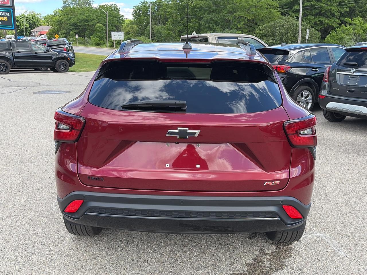 2024 Chevrolet Trax 2RS, SUNROOF, REMOTE START, LEATHER, CLEAN CARFAX! Photo