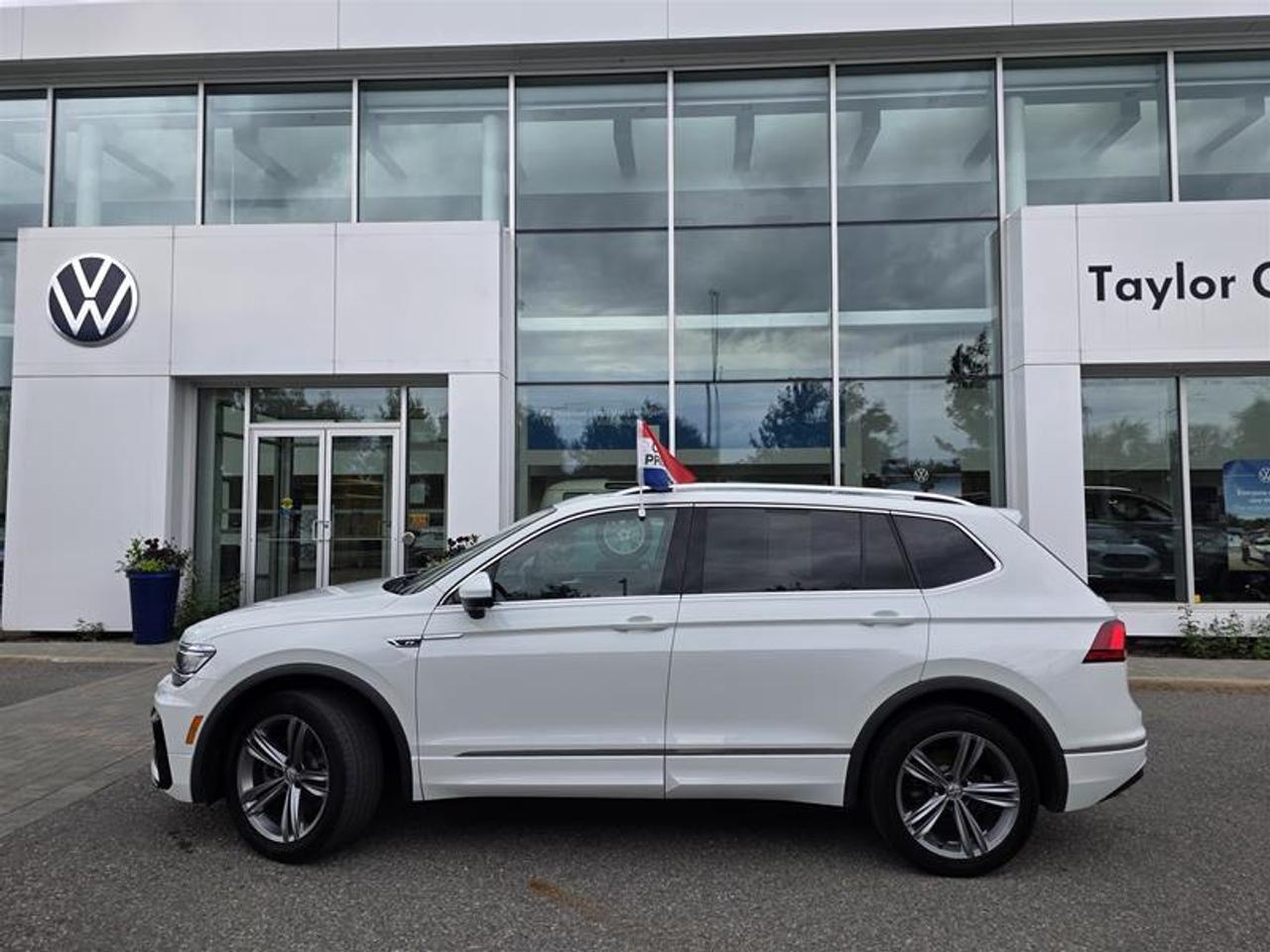 2019 Volkswagen Tiguan Highline 2.0T 8sp at w/Tip 4M Photo
