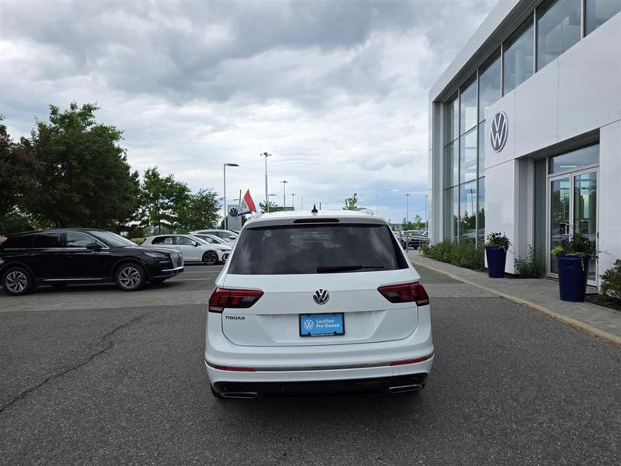 2019 Volkswagen Tiguan Highline 2.0T 8sp at w/Tip 4M Photo